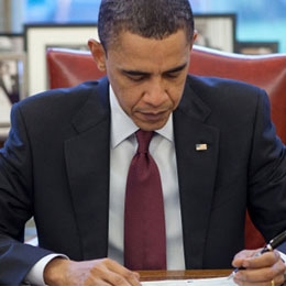 President Barack Obama fills out his 2010 Census form