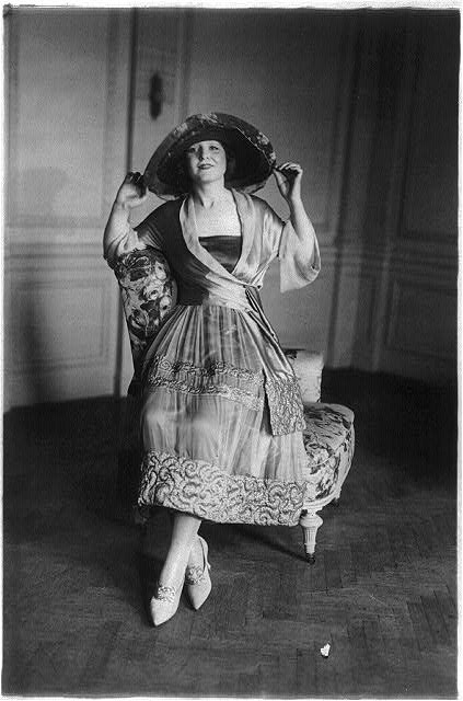Women's fashion model in 1911