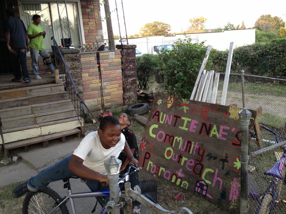 Sign outside at Auntie Na's